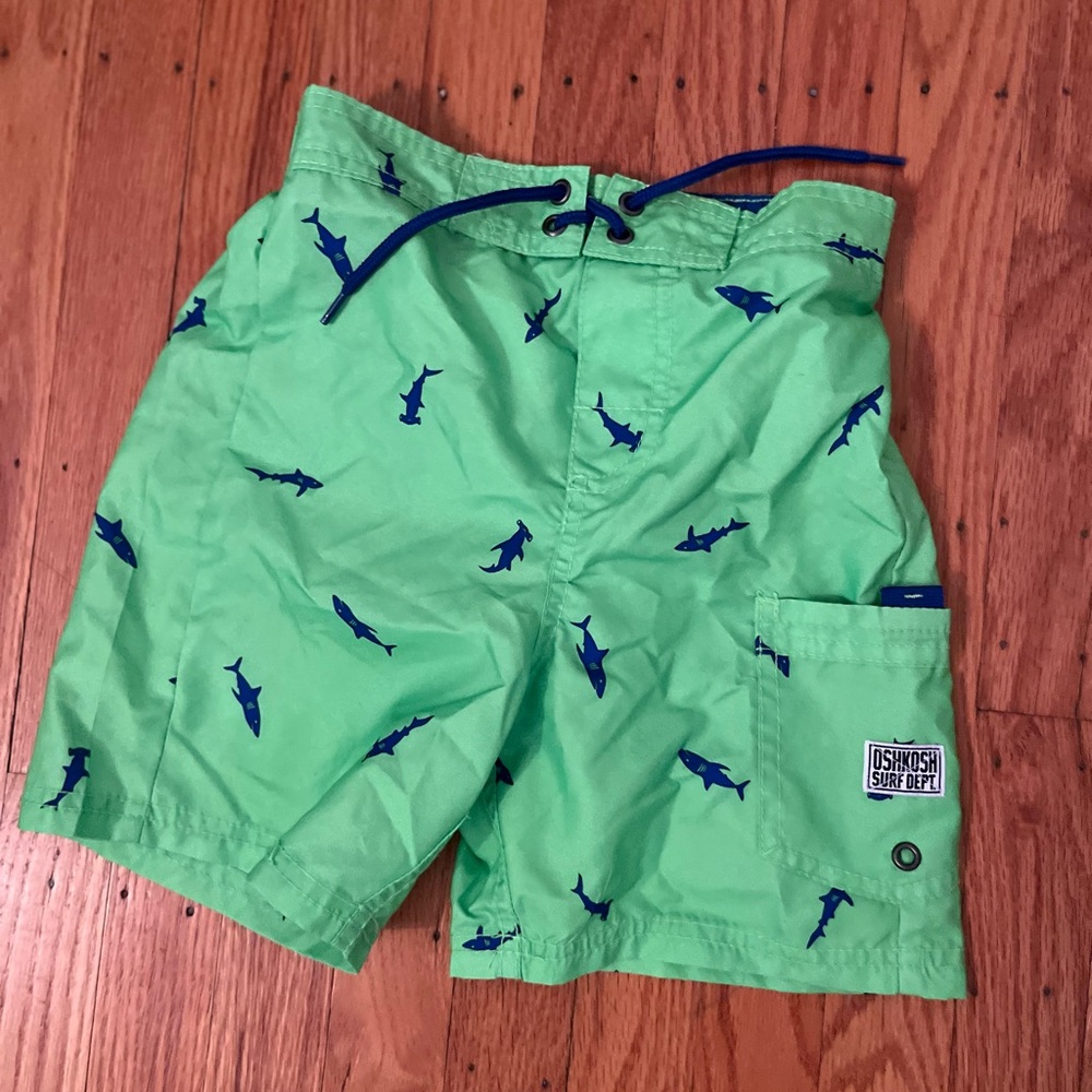 Size M (6) Osh Kosh boys swim shorts